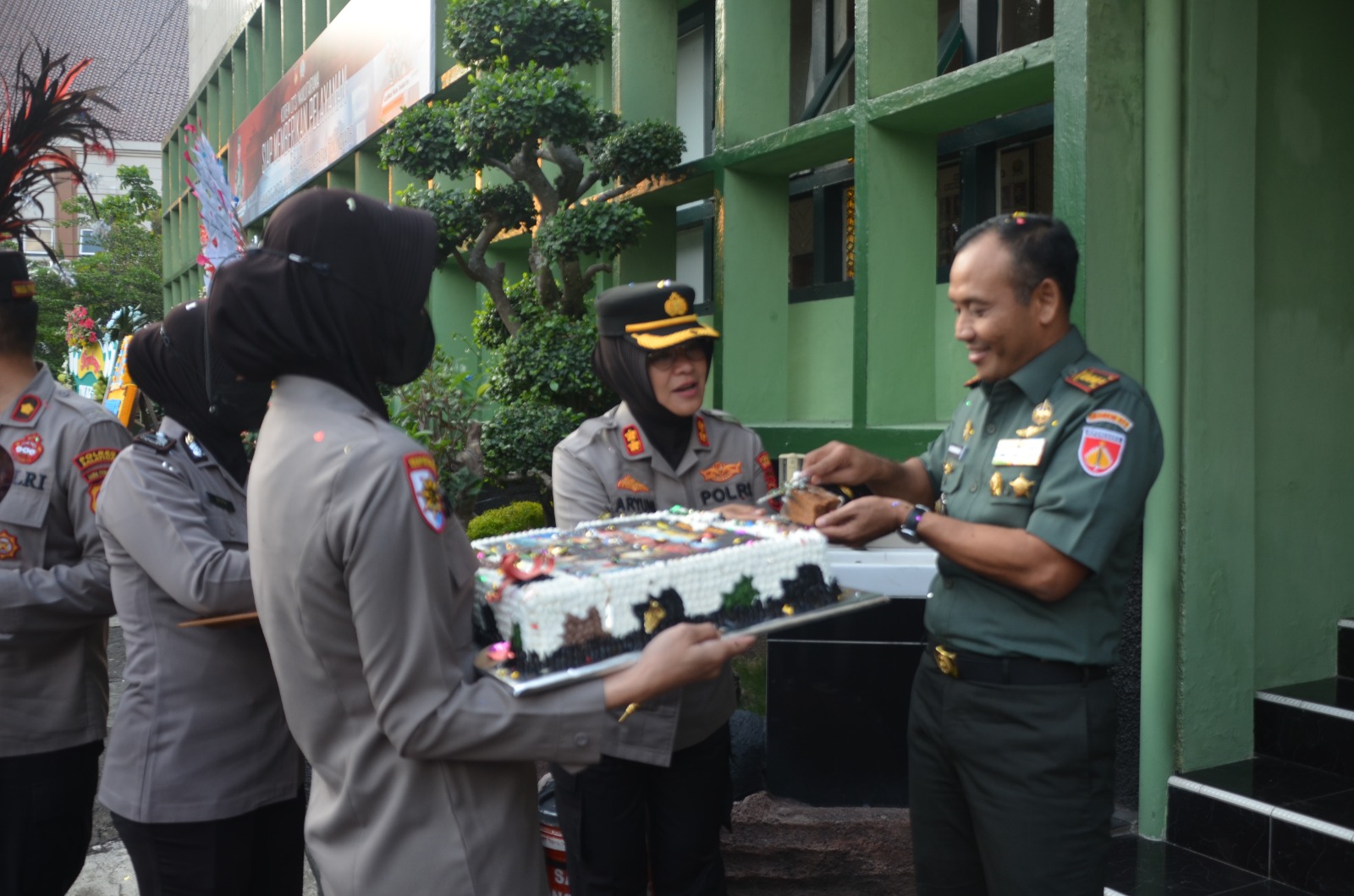 Peringatan HUT Ke-78 TNI, Kapolres Salatiga Datangi Korem 073/Makutarama 